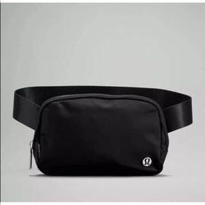 LULULEMON EVERYWHERE BELT BAG NWT - BLACK